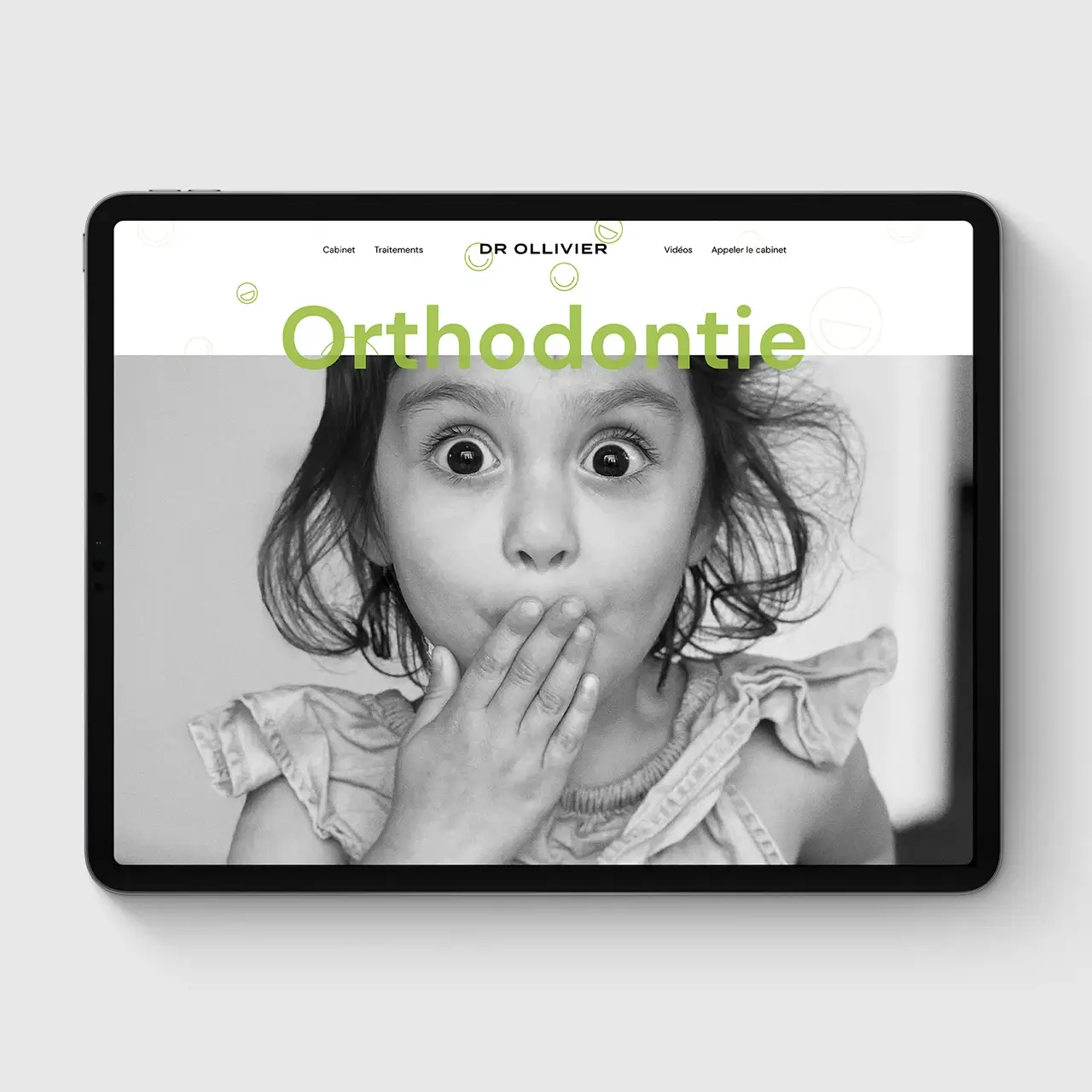 Logotype et site internet pour le Docteur Annie Ollivier. Cabinet d'orthodontie pour enfants et adolescents, situé à Rennes